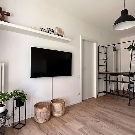 Apartment Mini Ristrutturato Con Giardinetto *